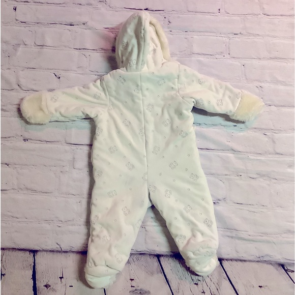 FIRST IMPRESSIONS ONESIE. Never used. 22 to 25 pounds. - Picture 2 of 4